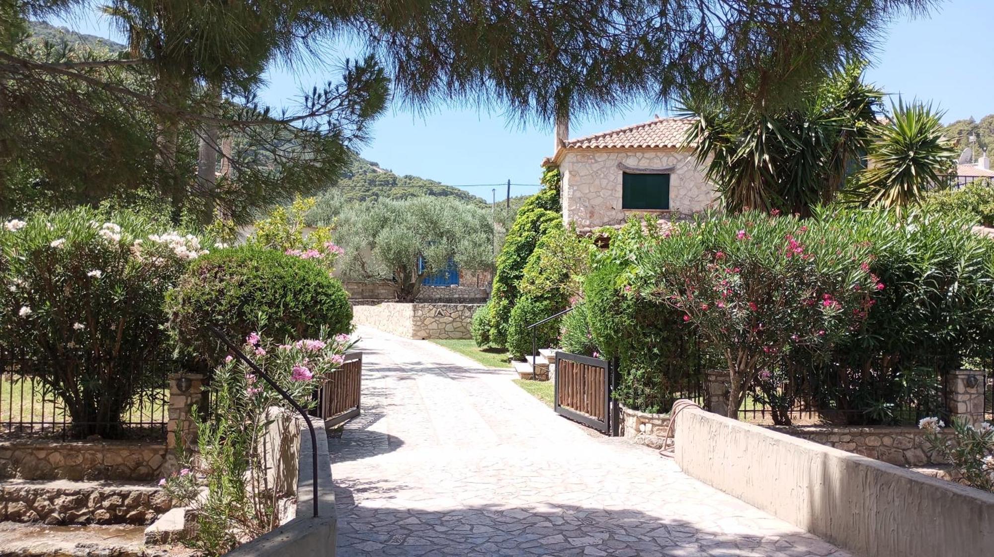 Castello Bellos Villas & Apartments Keri Extérieur photo